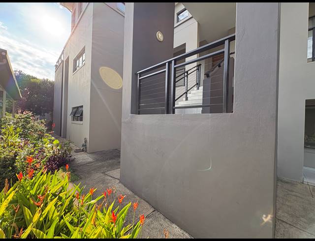 3 BEDROOM APARTMENT FOR SALE IN PALM LAKES ESTATE